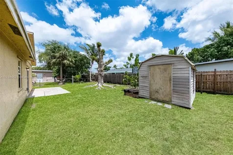 702 SW 79th Avenue North Lauderdale FL 33068