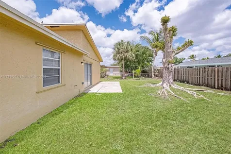 702 SW 79th Avenue North Lauderdale FL 33068