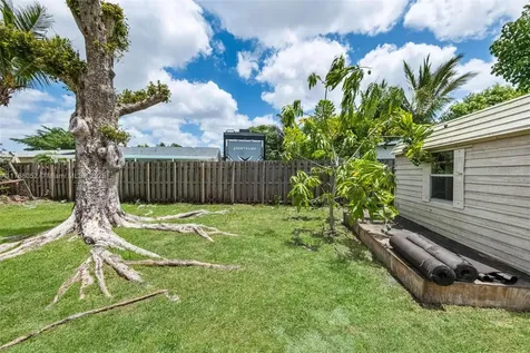 702 SW 79th Avenue North Lauderdale FL 33068