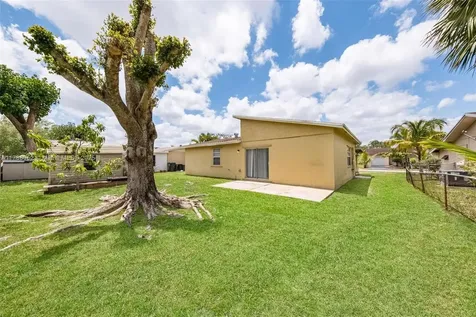 702 SW 79th Avenue North Lauderdale FL 33068