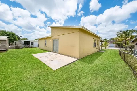 702 SW 79th Avenue North Lauderdale FL 33068