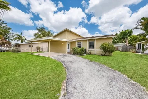 702 SW 79th Avenue North Lauderdale FL 33068