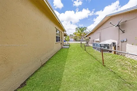 702 SW 79th Avenue North Lauderdale FL 33068