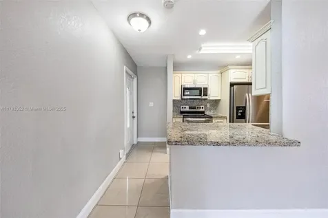 702 SW 79th Avenue North Lauderdale FL 33068