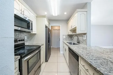 702 SW 79th Avenue North Lauderdale FL 33068