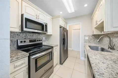 702 SW 79th Avenue North Lauderdale FL 33068