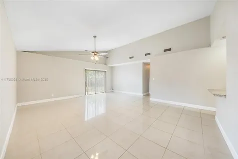 702 SW 79th Avenue North Lauderdale FL 33068