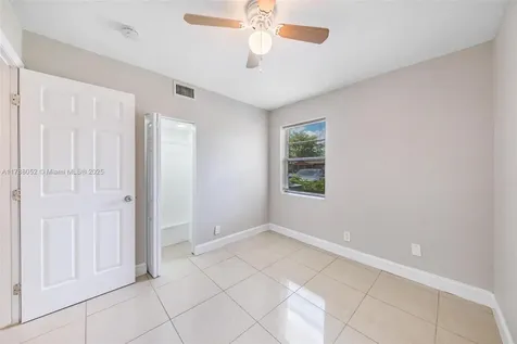 702 SW 79th Avenue North Lauderdale FL 33068