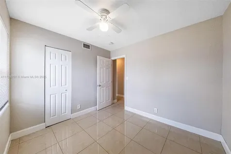 702 SW 79th Avenue North Lauderdale FL 33068