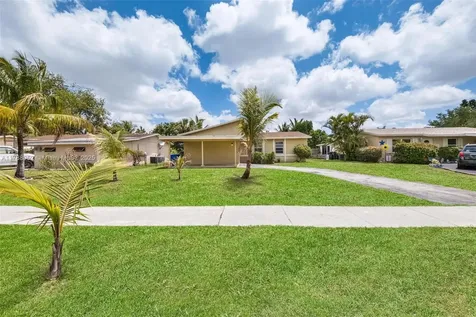 702 SW 79th Avenue North Lauderdale FL 33068