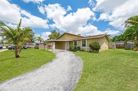 702 SW 79th Avenue North Lauderdale FL 33068