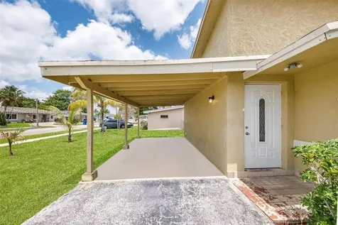 702 SW 79th Avenue North Lauderdale FL 33068