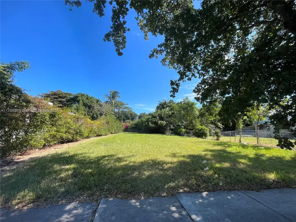 3049 NW 5th Avenue Miami FL 33127