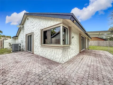 750 NW 77th Avenue Plantation FL 33324