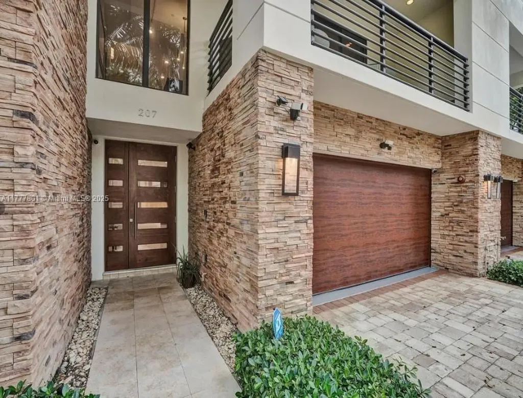 207 NE 13th Avenue Fort Lauderdale FL 33301