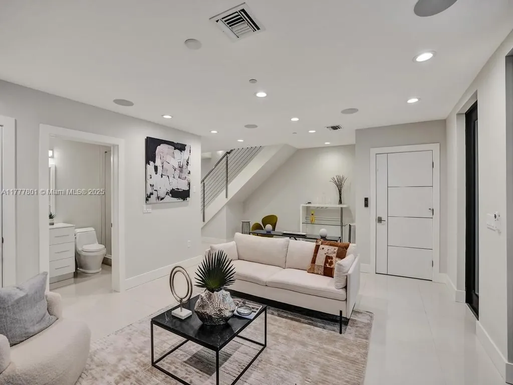 207 NE 13th Avenue Fort Lauderdale FL 33301