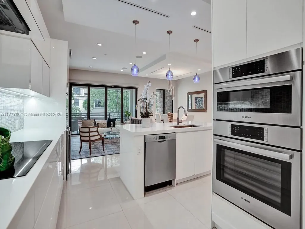 207 NE 13th Avenue Fort Lauderdale FL 33301