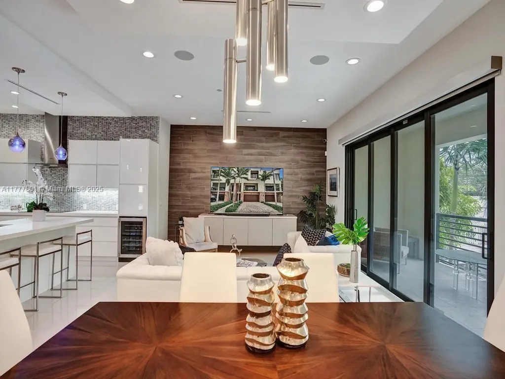 207 NE 13th Avenue Fort Lauderdale FL 33301