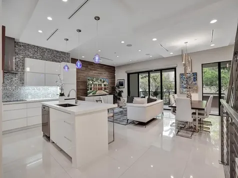 207 NE 13th Avenue Fort Lauderdale FL 33301