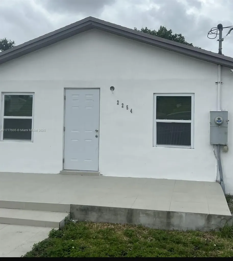 2254 NW 58th Street Miami FL 33142