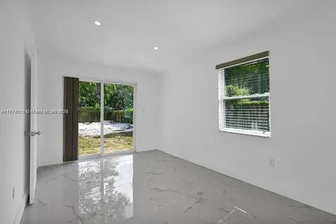 2254 NW 58th Street Miami FL 33142