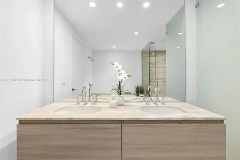2900 NE 7th Avenue Miami FL 33137