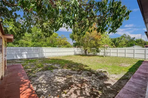 1665 NW 124th Street North Miami FL 33167