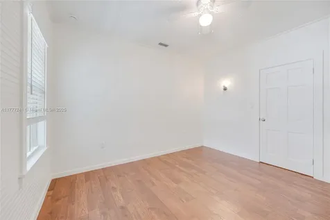 3822 Oak Avenue Miami FL 33133
