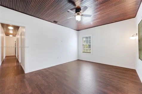 3822 Oak Avenue Miami FL 33133