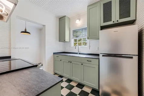 3822 Oak Avenue Miami FL 33133