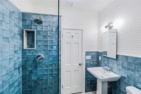 3822 Oak Avenue Miami FL 33133