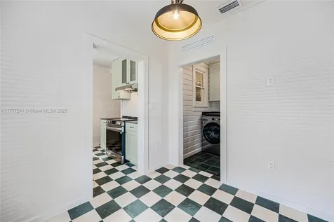 3822 Oak Avenue Miami FL 33133