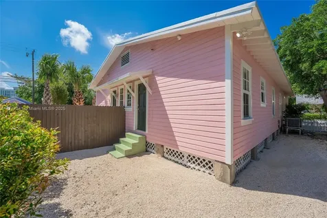 3822 Oak Avenue Miami FL 33133