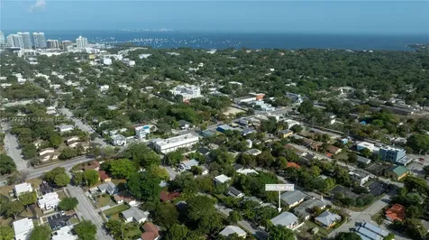 3822 Oak Avenue Miami FL 33133