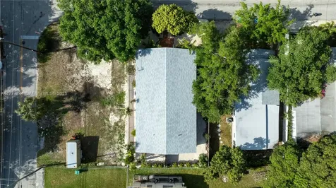 3822 Oak Avenue Miami FL 33133