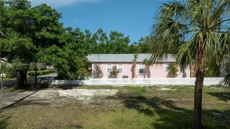 3822 Oak Avenue Miami FL 33133