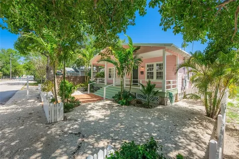 3822 Oak Avenue Miami FL 33133