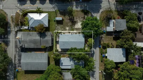 3822 Oak Avenue Miami FL 33133