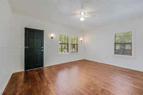 3822 Oak Avenue Miami FL 33133