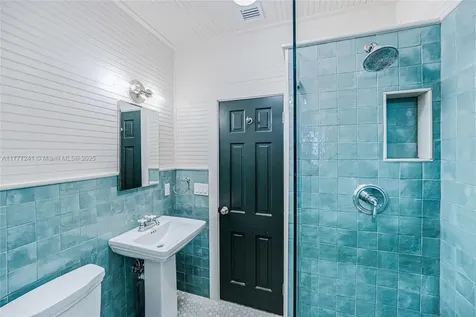 3822 Oak Avenue Miami FL 33133