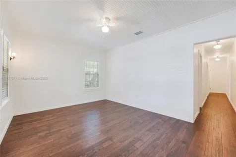 3822 Oak Avenue Miami FL 33133