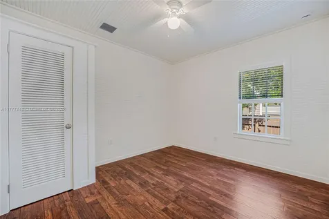 3822 Oak Avenue Miami FL 33133