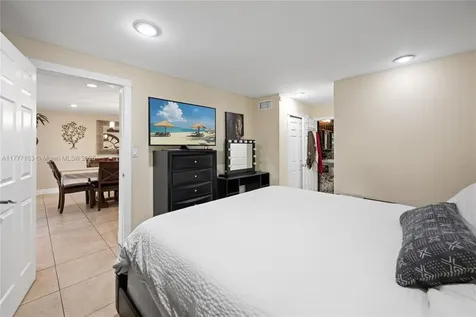 11210 SW 47th Terrace Miami FL 33165