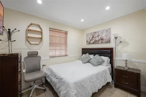 11210 SW 47th Terrace Miami FL 33165
