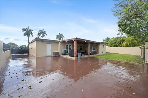 11210 SW 47th Terrace Miami FL 33165
