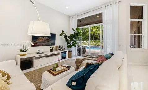 1604 Victoria Pointe Lane Weston FL 33327