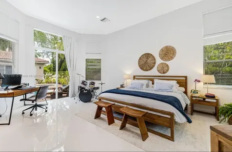 1604 Victoria Pointe Lane Weston FL 33327