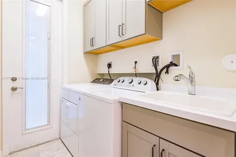 4144 Greenway Drive Hollywood FL 33021