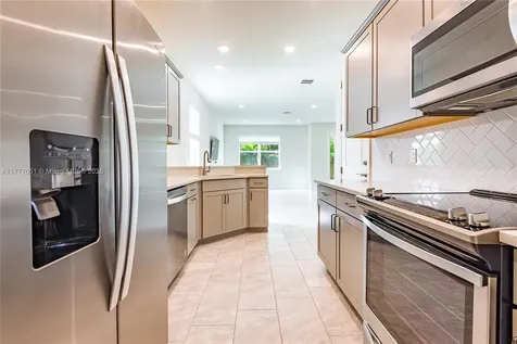 4144 Greenway Drive Hollywood FL 33021