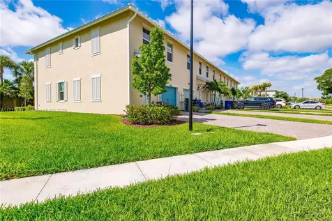 4144 Greenway Drive Hollywood FL 33021